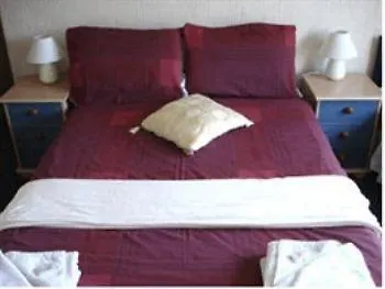 Clarron House 2*