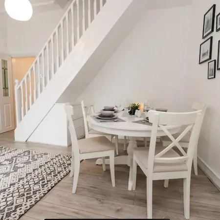 Kitty - 3 Bedroom - Warm And Welcoming - Sleeps 5 - Holiday home