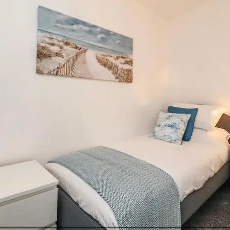 Holiday home Kitty - 3 Bedroom - Warm And Welcoming - Sleeps 5 - Blackpool
