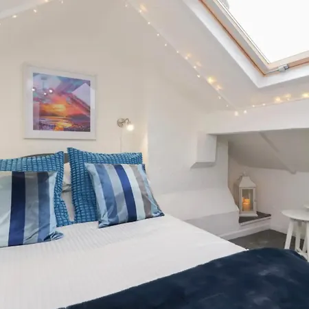 Kitty - 3 Bedroom - Warm And Welcoming - Sleeps 5 - Holiday home Blackpool