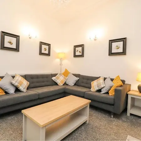 Holiday home Kitty - 3 Bedroom - Warm And Welcoming - Sleeps 5 - Blackpool