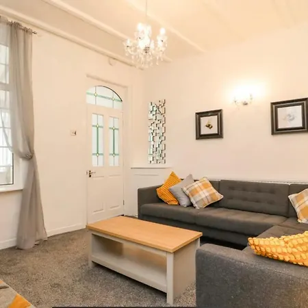 Holiday home Kitty - 3 Bedroom - Warm And Welcoming - Sleeps 5 - Blackpool
