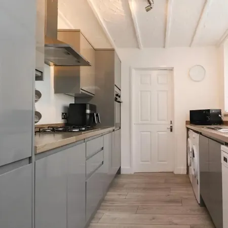Kitty - 3 Bedroom - Warm And Welcoming - Sleeps 5 -