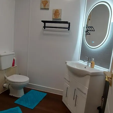 The Enigma - 2 Master Bedrooms Sleeps 6 Blackpool