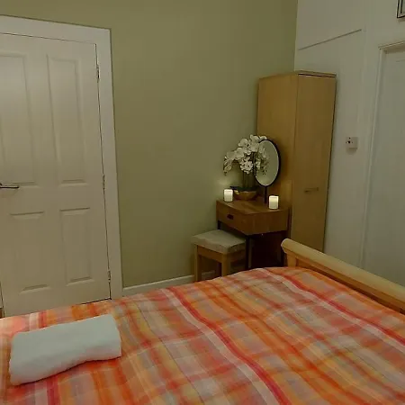 Apartment The Enigma - 2 Master Bedrooms Sleeps 6 *