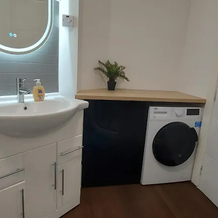 The Enigma - 2 Master Bedrooms Sleeps 6