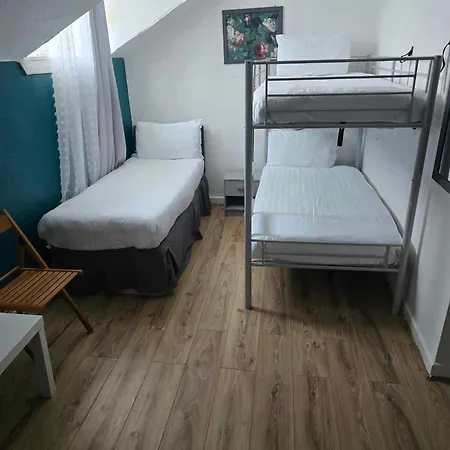 Rose Hotel