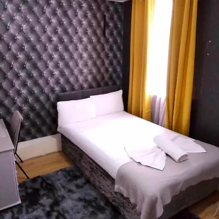 Rose Hotel