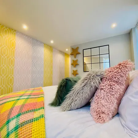 - 4 Beds - Sleeps 10 - Pet Friendly * Blackpool