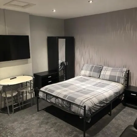 Phillips Apartment *