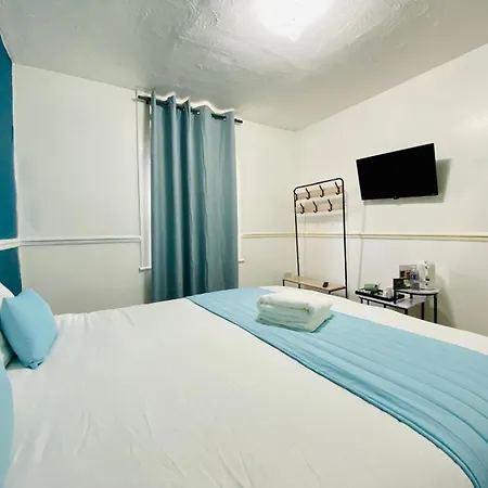 Seaside - Comfortable - Double, King & Super King Beds - 4*