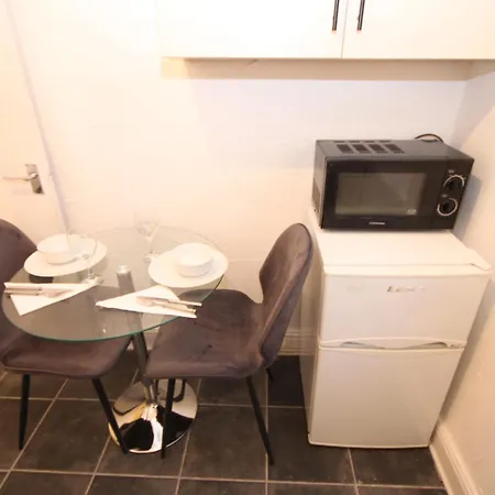 Cosy Casa: Beachfront Promenade Retreat With Free Parking Apartment *