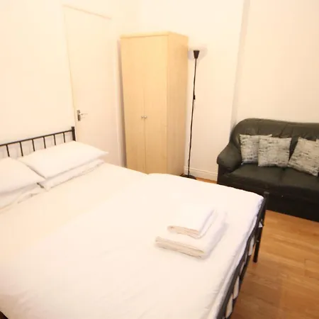 Cosy Casa: Beachfront Promenade Retreat With Free Parking *