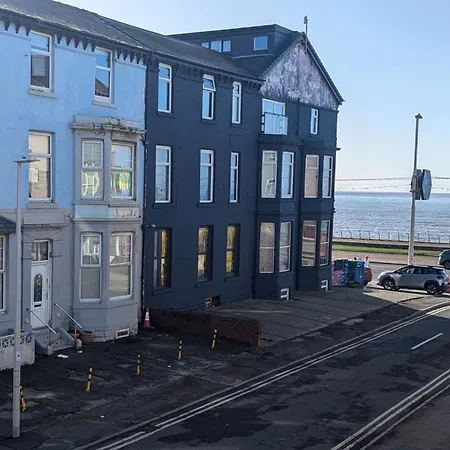 Cosy Casa: Beachfront Promenade Retreat With Free Parking Apartment Blackpool