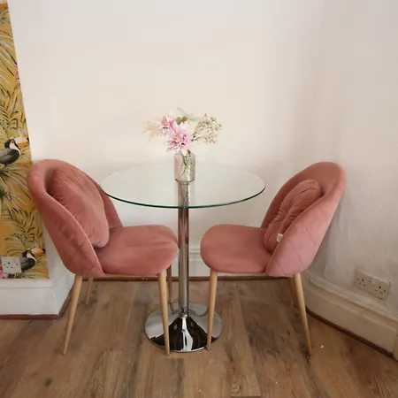 Apartment Cosy Casa: Beachfront Promenade Retreat With Free Parking Blackpool