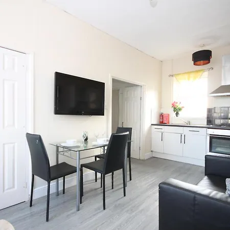 Cosy Casa: Beachfront Promenade Retreat With Free Parking Apartment
