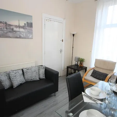 Cosy Casa: Beachfront Promenade Retreat With Free Parking Apartment *