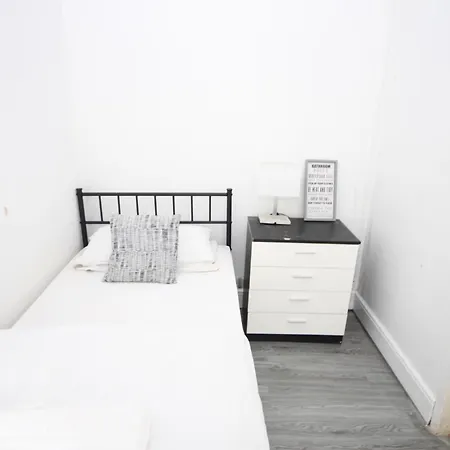 Apartment Cosy Casa: Beachfront Promenade Retreat With Free Parking