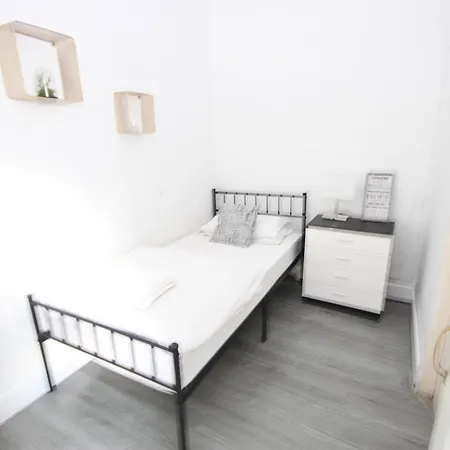 Cosy Casa: Beachfront Promenade Retreat With Free Parking Apartment *