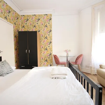 Cosy Casa: Beachfront Promenade Retreat With Free Parking *