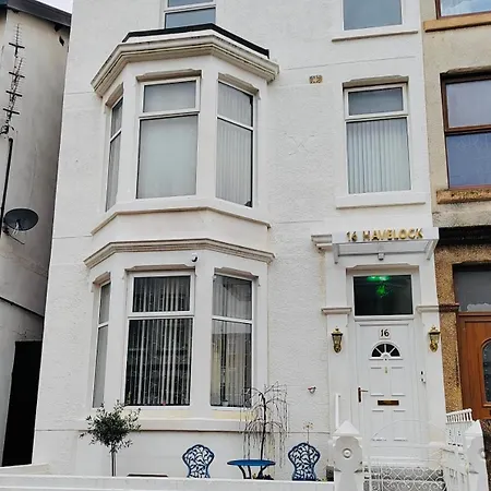 Double With Private Bathroom Partial Tower View 16 Havelock Street - 5 Guest house Blackpool