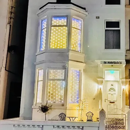 Double With Private Bathroom Partial Tower View 16 Havelock Street - 5 * Blackpool
