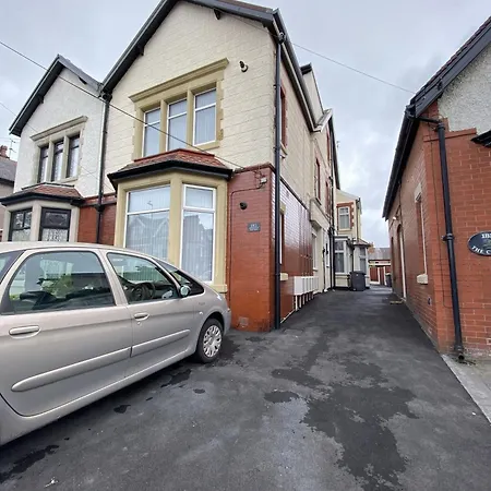Cherry - Hornby Road Apartment