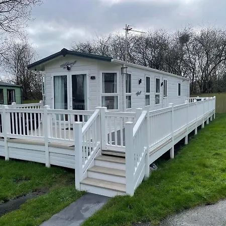 Holiday park 8 Berth Caravan Marton Mere Blackpool