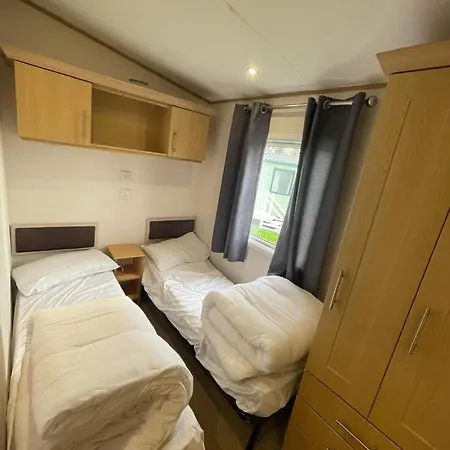 Holiday park 8 Berth Caravan Marton Mere