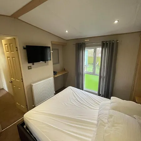 Holiday park 8 Berth Caravan Marton Mere Blackpool