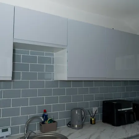 Apartment Beautiful 3-bedroom On Seafront With Free Parking *