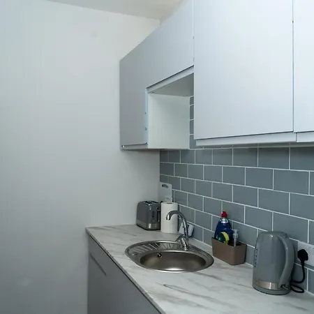 Beautiful 3-bedroom On Seafront With Free Parking *