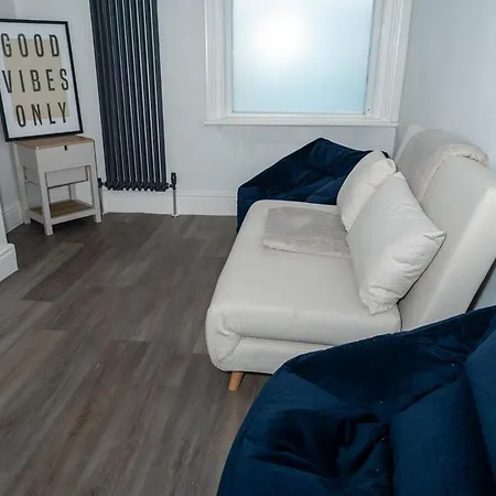 Beautiful 3-bedroom On Seafront With Free Parking * Blackpool