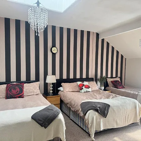 Guest house The Holmlea