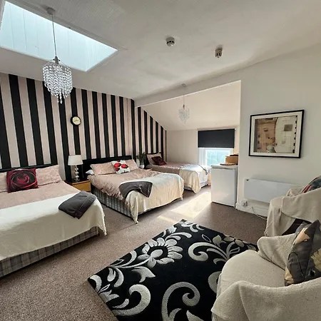 Guest house The Holmlea 3*