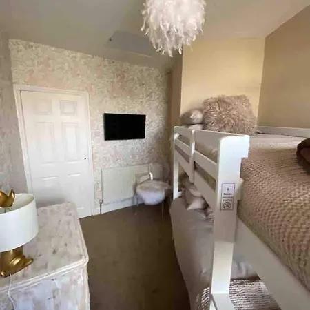 Ocean Hot Tub - Sleeps 11 Holiday home Blackpool