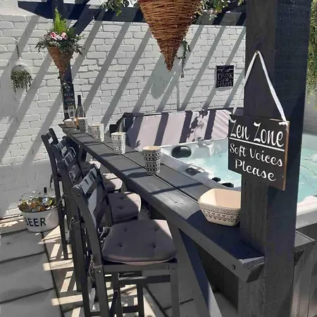 Ocean Hot Tub - Sleeps 11