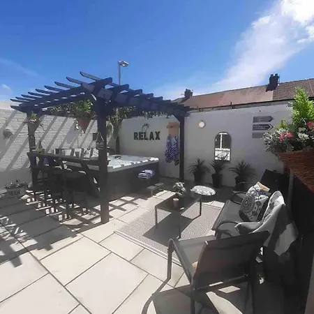 Ocean Hot Tub - Sleeps 11 Blackpool