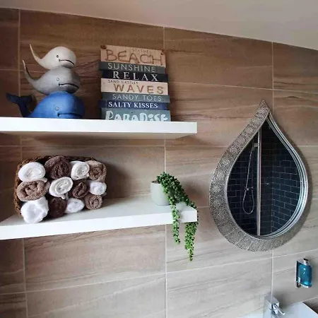 Ocean Hot Tub - Sleeps 11 Holiday home *