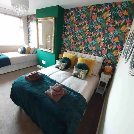 Ocean Hot Tub - Sleeps 11 Holiday home Blackpool