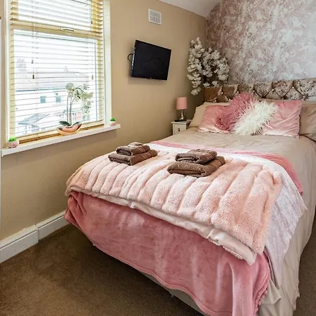 Ocean Hot Tub - Sleeps 11 Holiday home