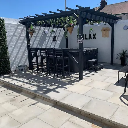 Ocean Hot Tub - Sleeps 11 Holiday home *
