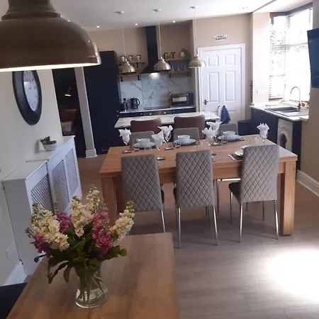 Ocean Hot Tub - Sleeps 11 Holiday home