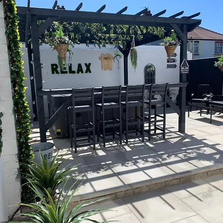 Ocean Hot Tub - Sleeps 11 Holiday home