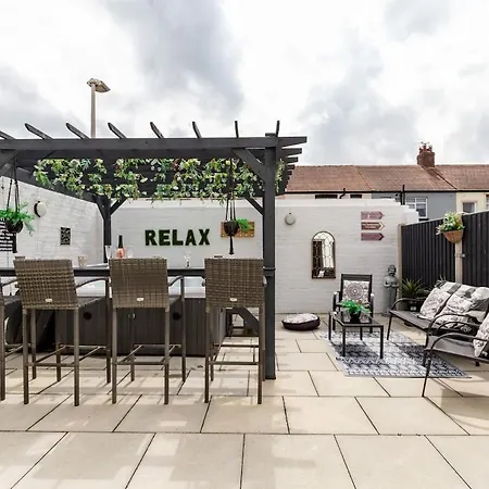 Ocean Hot Tub - Sleeps 11 Holiday home