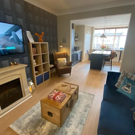 Ocean Hot Tub - Sleeps 11 Holiday home *