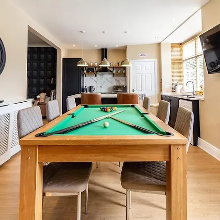 Ocean Hot Tub - Sleeps 11 Holiday home *