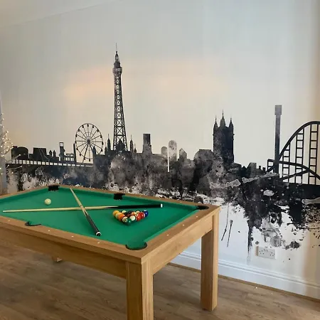 Seaside Sleep 8 * Blackpool