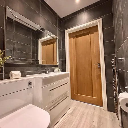 Apartment Franks 1 - Outdoor Courtyard - Sleeps 6 *
