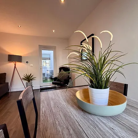 Apartment Franks 1 - Outdoor Courtyard - Sleeps 6 *